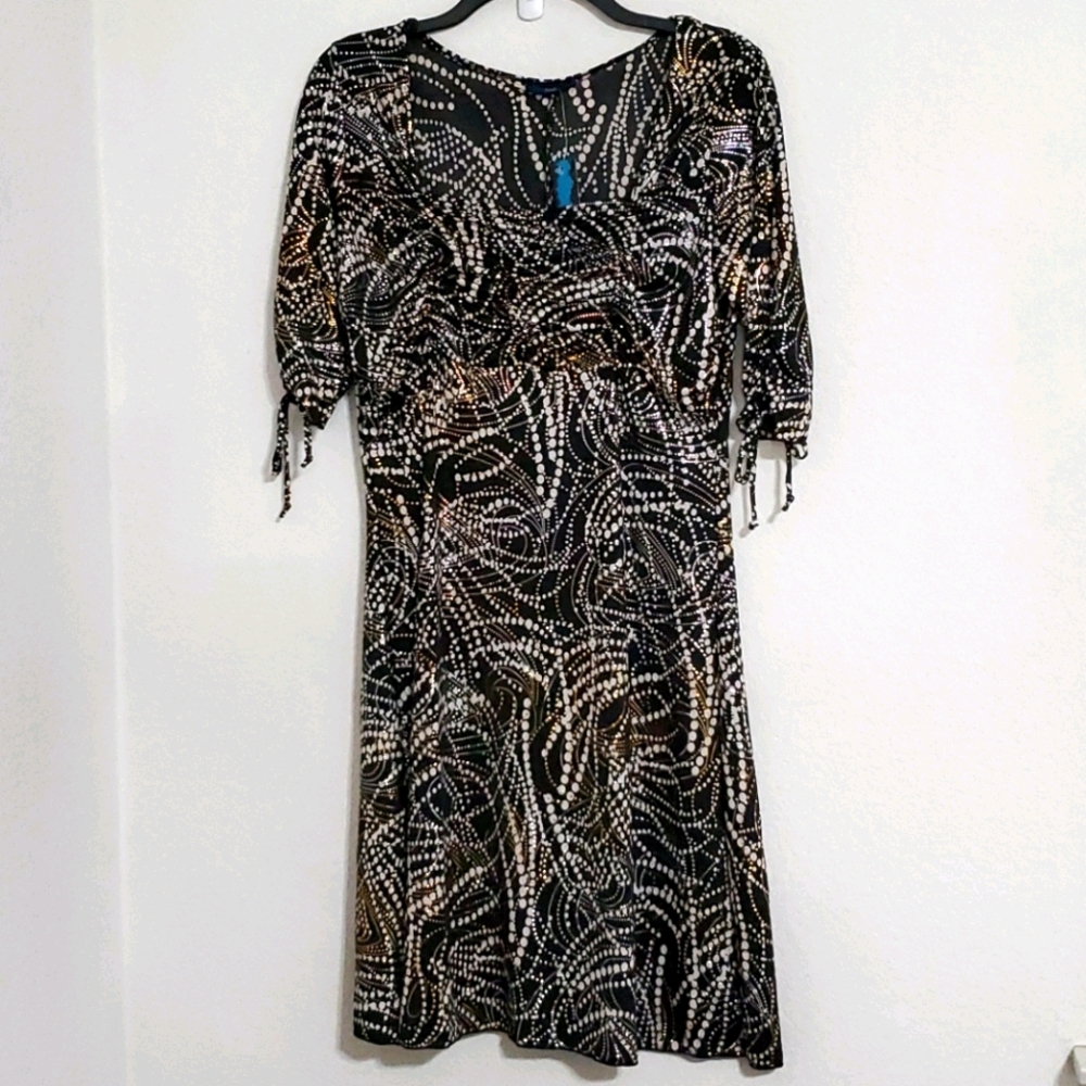 FAVE Silver & gold metallic on black NWT Lrg.